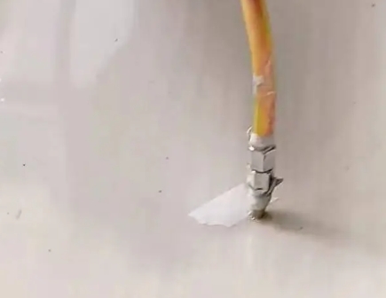 淇滨瓷砖空鼓维修公司专业解答在瓷砖铺贴过程中，如果使用的砂料过粗（如全部使用了粗砂），可能会导致以下问题